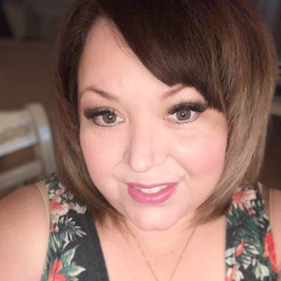 Meet your Posher, Melissa - Picture 1 of 1